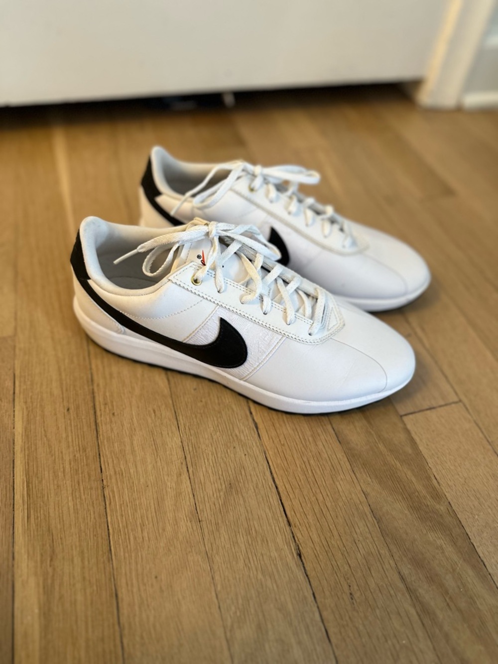 Nike White Leather Sneakers with Black Swoosh GOLF shoe